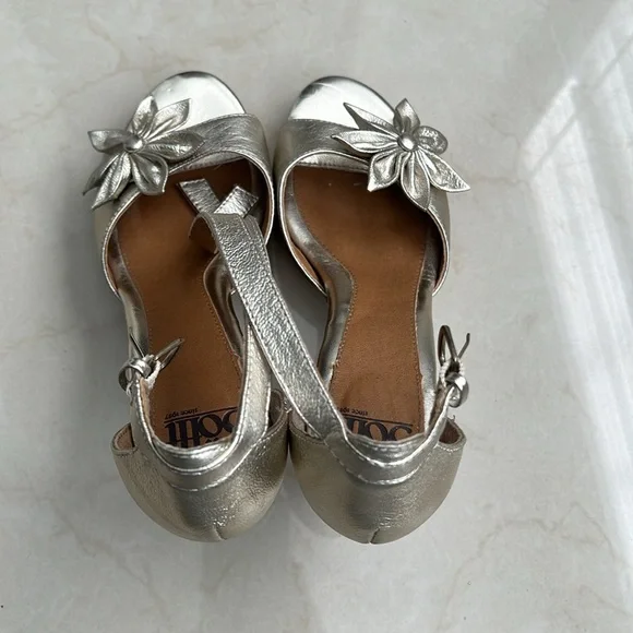 Sofft Gold Metallic 4” Heel Shoes Size 6.5M - Picture 4 of 7